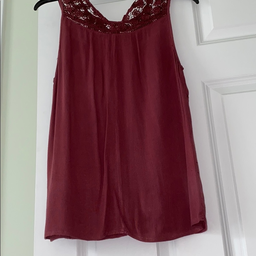 Maroon tank top with floral lace. - Picture 2 of 2